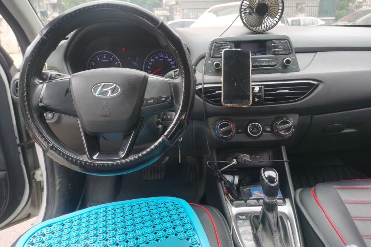 Used Hyundai Celesta 2020 1.6L Automatic GL Enjoyable Edition Center Console