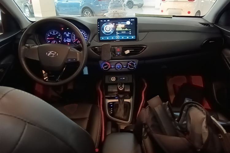 Used Hyundai Celesta 2020 1.6L Automatic GL Enjoyable Edition Center Console
