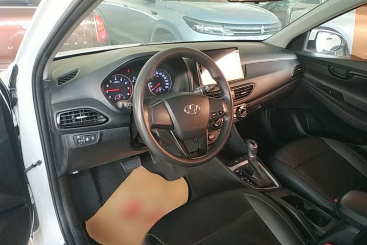 Used Hyundai Celesta 2020 1.6L Automatic GL Enjoyable Edition Center Console