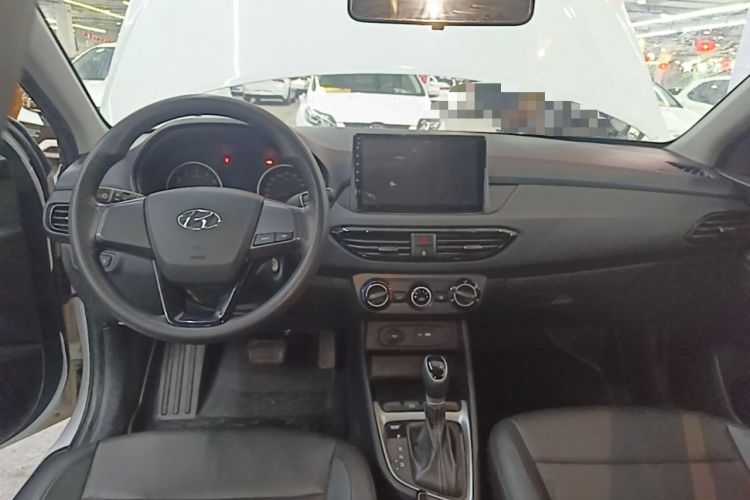 Used Hyundai Celesta 2020 1.6L Automatic GL Enjoyable Edition Center Console