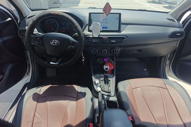 Used Hyundai Celesta 2020 1.6L Automatic GL Enjoyable Edition Center Console