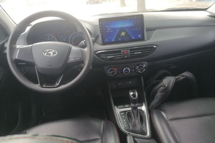 Used Hyundai Celesta 2020 1.6L Automatic GL Enjoyable Edition Center Console