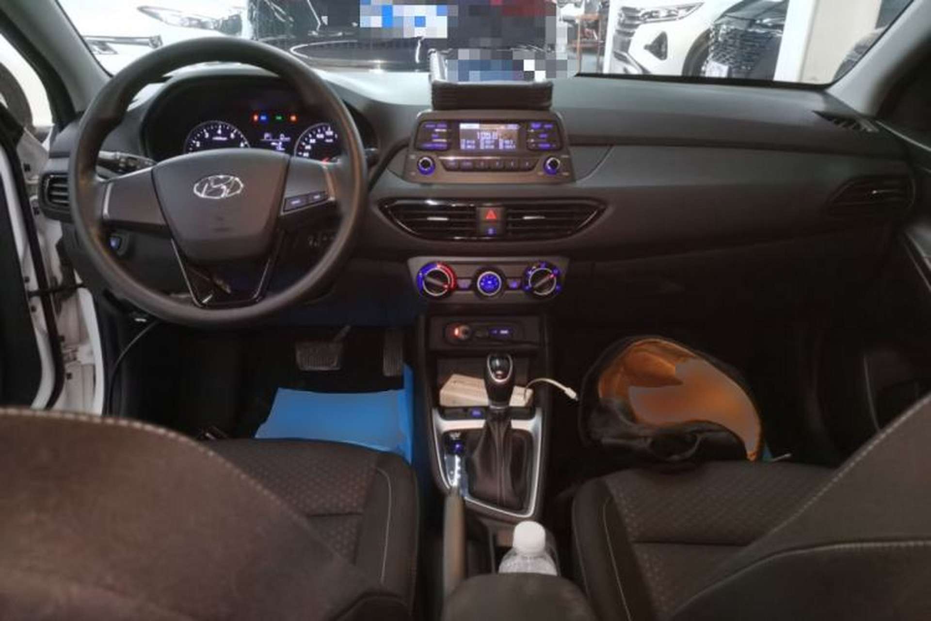 Used Hyundai Celesta 2020 1.6L Automatic GL Enjoyable Edition Center Console