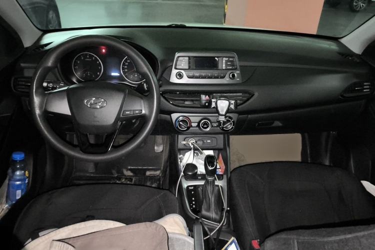 Used Hyundai Celesta 2020 1.6L Automatic GL Enjoyable Edition Center Console