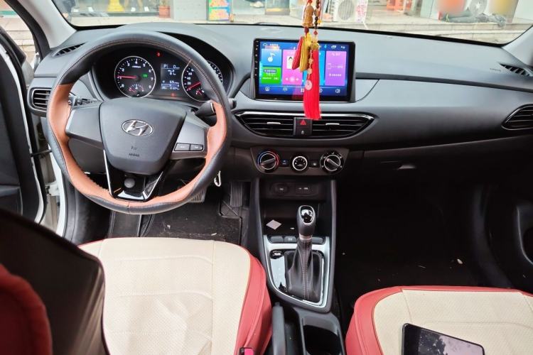 Used Hyundai Celesta 2020 1.6L Automatic GL Enjoyable Edition Center Console