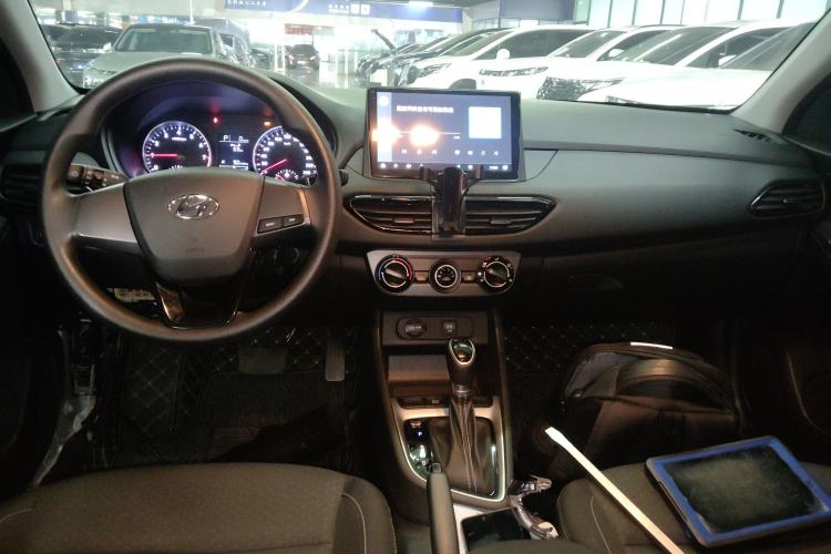 Used Hyundai Celesta 2020 1.6L Automatic GL Enjoyable Edition Center Console