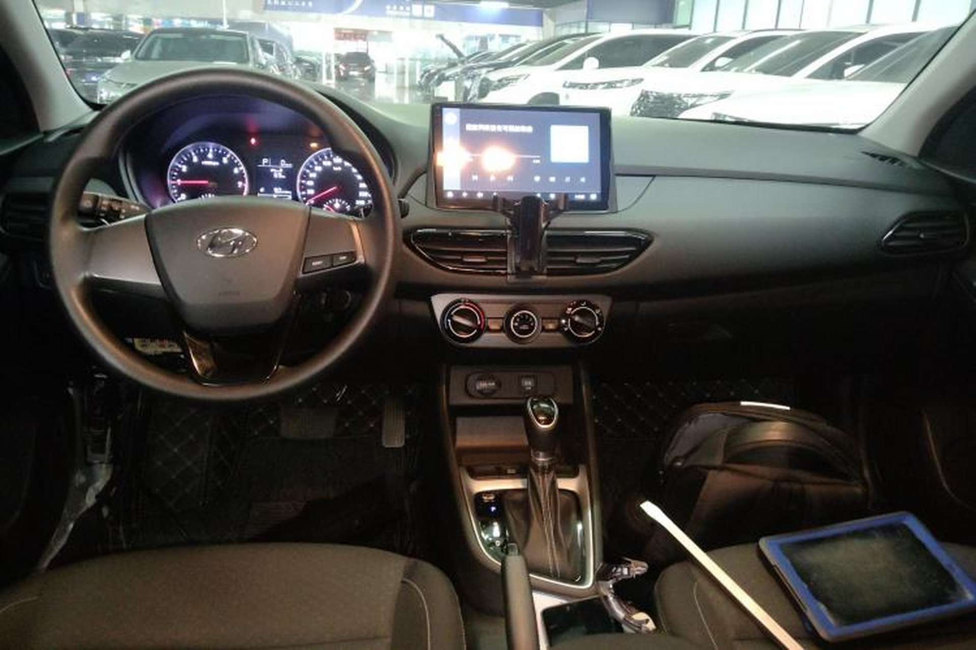 Used Hyundai Celesta 2020 1.6L Automatic GL Enjoyable Edition Center Console