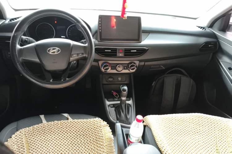 Used Hyundai Celesta 2020 1.6L Automatic GL Enjoyable Edition Center Console