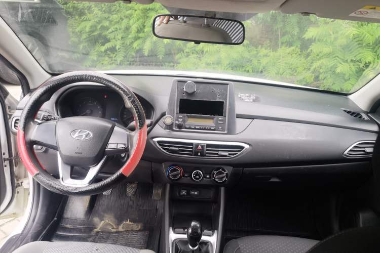 Used Hyundai Celesta  Center Console