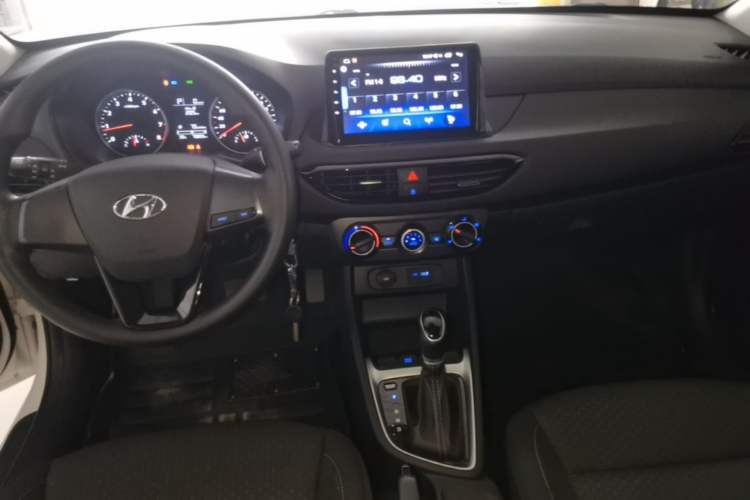 Used Hyundai Celesta 2020 1.6L Automatic GL Enjoyable Edition Center Console