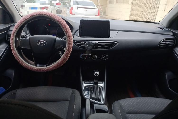 Used Hyundai Celesta 2020 1.6L Automatic GL Enjoyable Edition Center Console