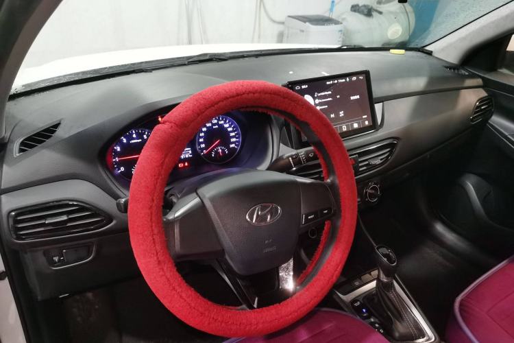 Used Hyundai Celesta 2020 1.6L Automatic GL Enjoyable Edition Center Console