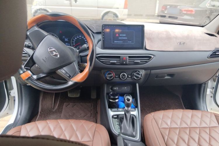 Used Hyundai Celesta 2020 1.6L Automatic GL Enjoyable Edition Center Console