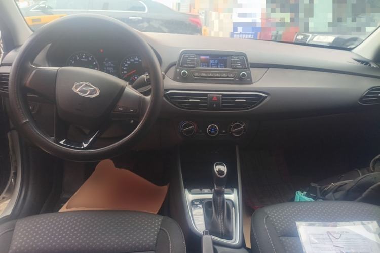 Used Hyundai Celesta 2020 1.6L Automatic GL Enjoyable Edition Center Console