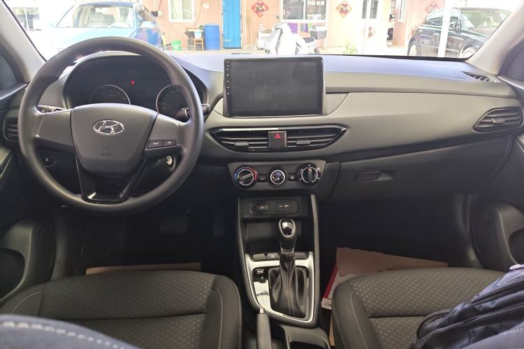 Used Hyundai Celesta 2020 1.6L Automatic GL Enjoyable Edition Center Console