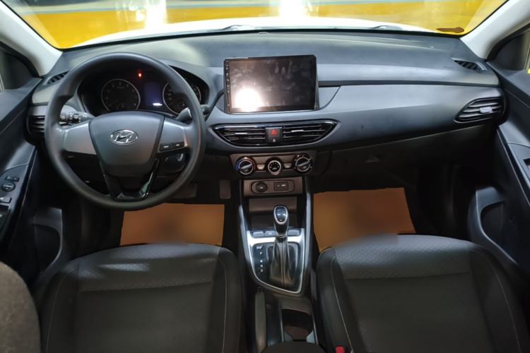 Used Hyundai Celesta 2020 1.6L Automatic GL Enjoyable Edition Center Console