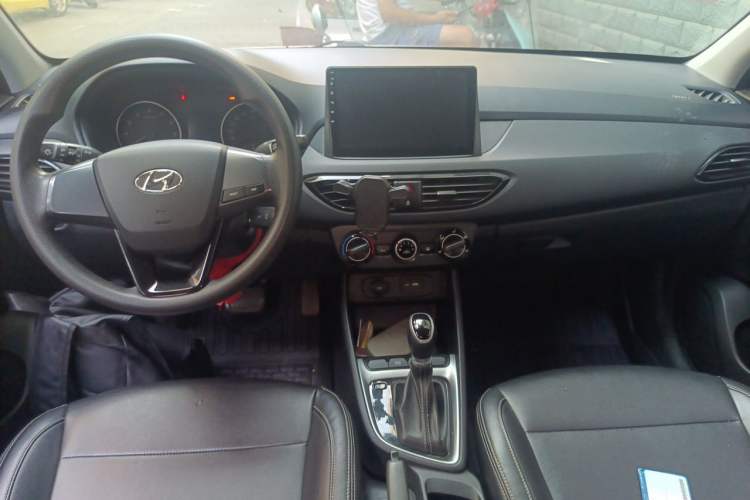 Used Hyundai Celesta 2020 1.6L Automatic GL Enjoyable Edition Center Console