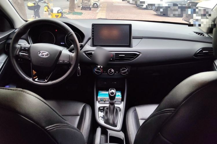 Used Hyundai Celesta 2020 1.6L Automatic GL Enjoyable Edition Center Console