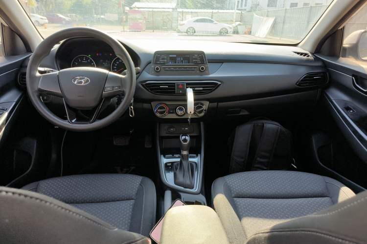Used Hyundai Celesta 2020 1.6L Automatic GL Enjoyable Edition Center Console