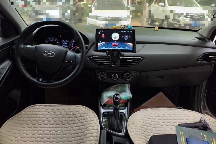 Used Hyundai Celesta 2020 1.6L Automatic GL Enjoyable Edition Center Console