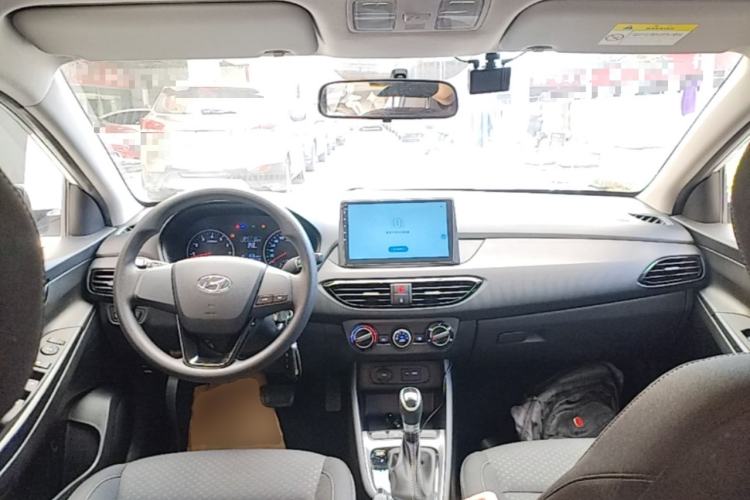 Used Hyundai Celesta 2020 1.6L Automatic GL Enjoyable Edition Center Console