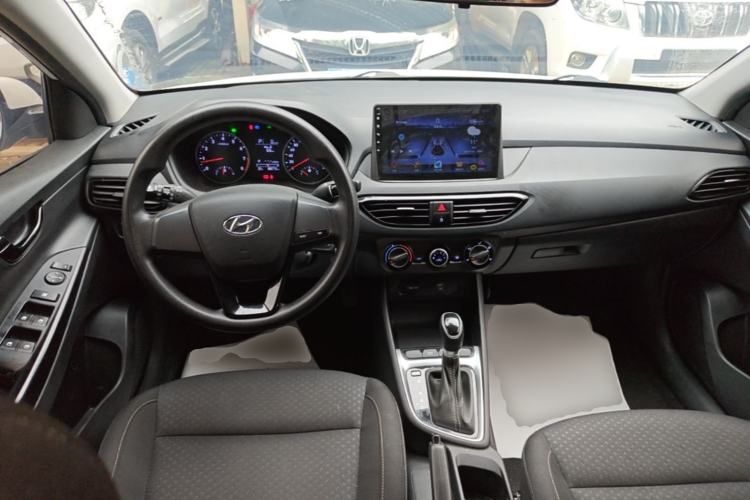Used Hyundai Celesta 2020 1.6L Automatic GL Enjoyable Edition Center Console