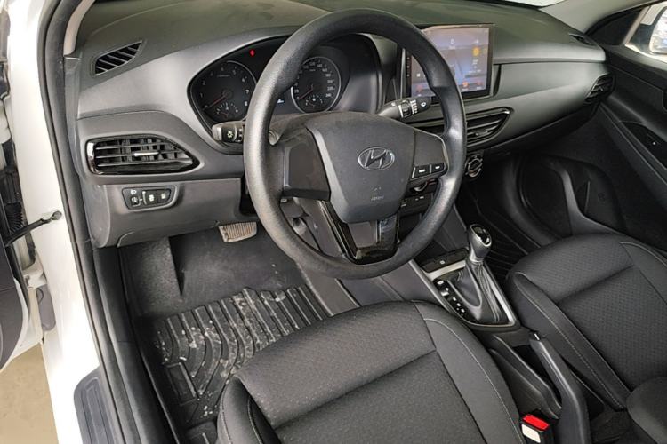 Used Hyundai Celesta 2020 1.6L Automatic GL Enjoyable Edition Center Console