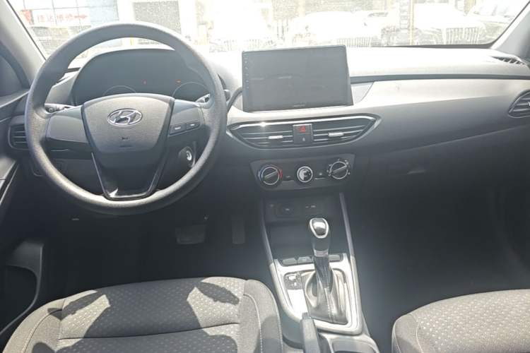 Used Hyundai Celesta 2020 1.6L Automatic GL Enjoyable Edition Center Console