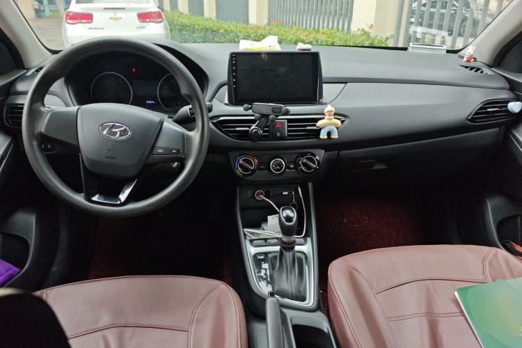 Used Hyundai Celesta 2020 1.6L Automatic GL Enjoyable Edition Center Console