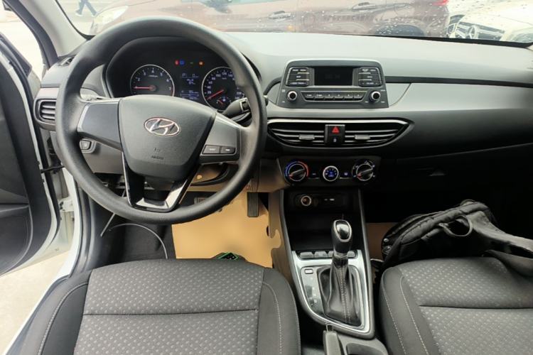 Used Hyundai Celesta 2020 1.6L Automatic GL Enjoyable Edition Center Console