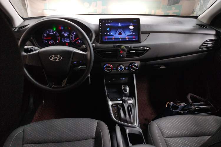 Used Hyundai Celesta 2020 1.6L Automatic GL Enjoyable Edition Center Console
