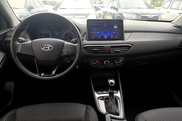 Used Hyundai Celesta 2020 1.6L Automatic GL Enjoyable Edition Center Console