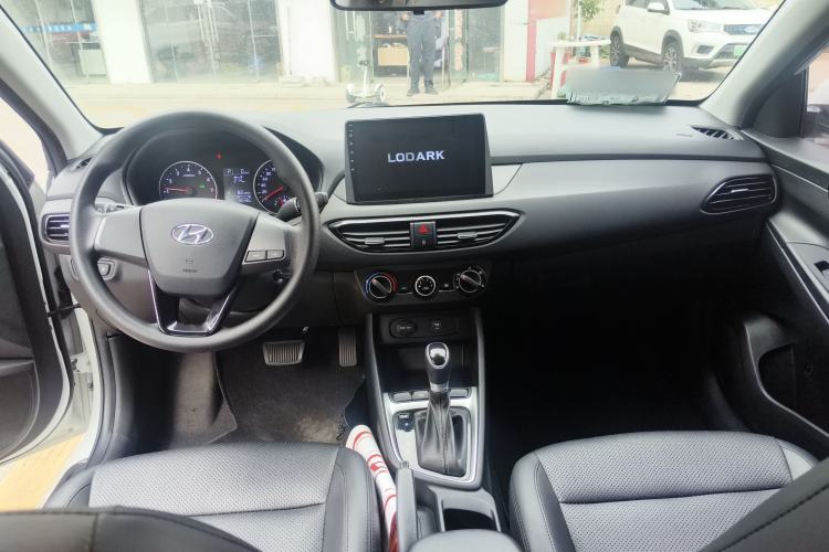 Used Hyundai Celesta 2020 1.6L Automatic GL Enjoyable Edition Center Console