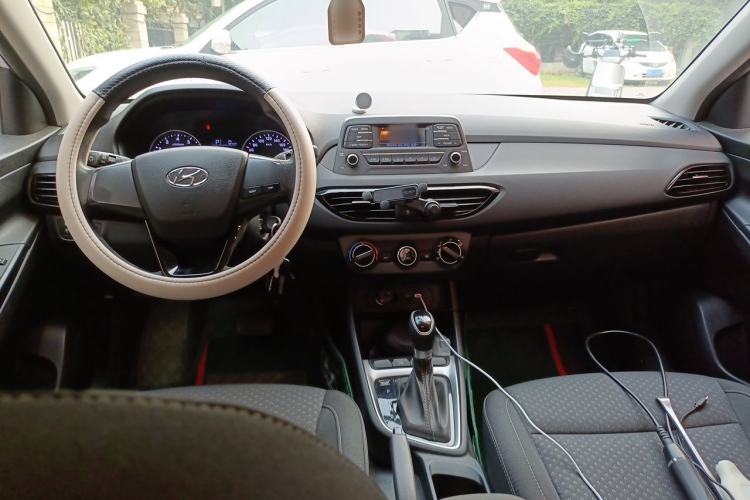 Used Hyundai Celesta 2020 1.6L Automatic GL Enjoyable Edition Center Console