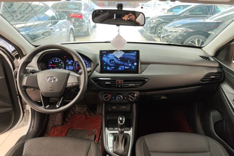 Used Hyundai Celesta 2020 1.6L Automatic GL Enjoyable Edition Center Console