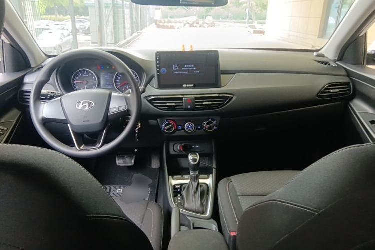 Used Hyundai Celesta 2020 1.6L Automatic GL Enjoyable Edition Center Console