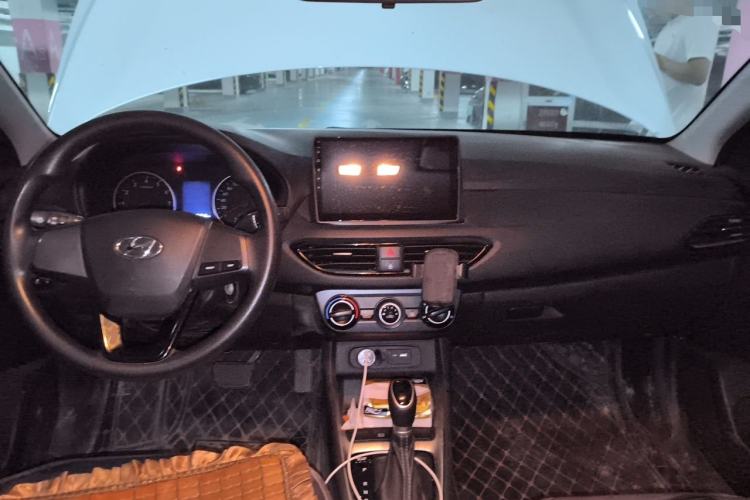 Used Hyundai Celesta 2020 1.6L Automatic GL Enjoyable Edition Center Console