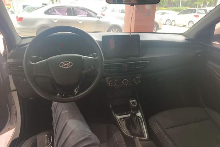 Used Hyundai Celesta 2020 1.6L Automatic GL Enjoyable Edition Center Console