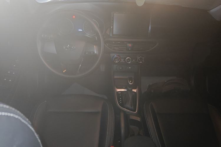 Used Hyundai Celesta 2020 1.6L Automatic GL Enjoyable Edition Center Console