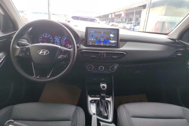 Used Hyundai Celesta 2020 1.6L Automatic GL Enjoyable Edition Center Console