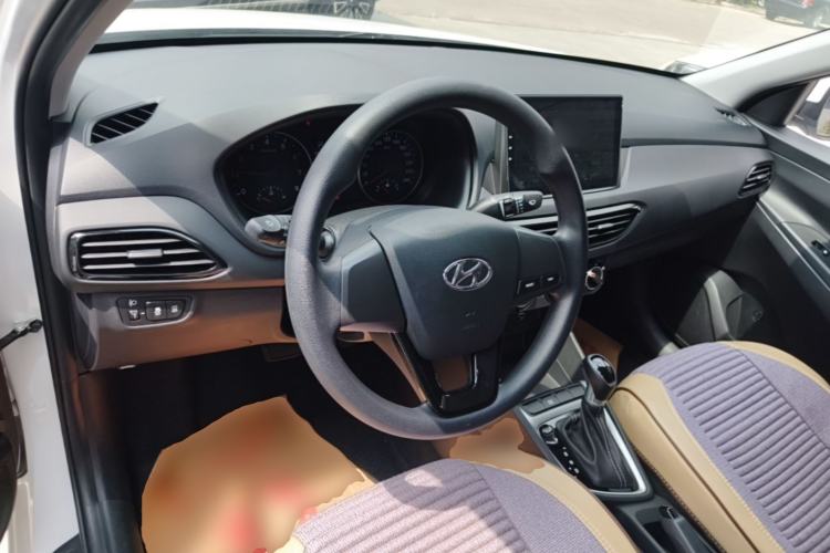 Used Hyundai Celesta 2020 1.6L Automatic GL Enjoyable Edition Center Console