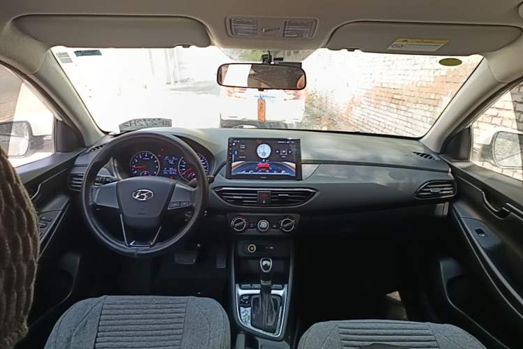 Used Hyundai Celesta 2020 1.6L Automatic GL Enjoyable Edition Center Console