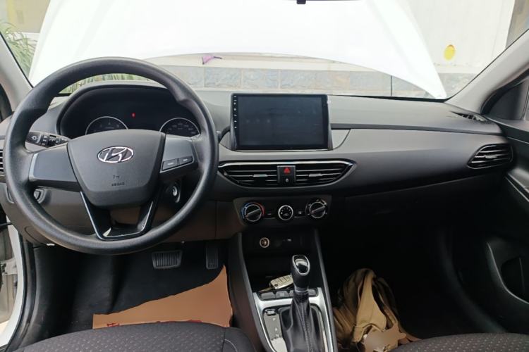 Used Hyundai Celesta 2020 1.6L Automatic GL Enjoyable Edition Center Console