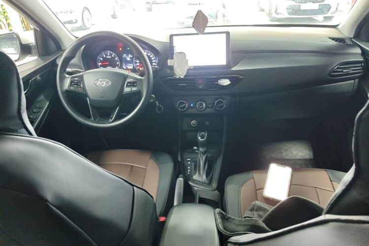 Used Hyundai Celesta 2020 1.6L Automatic GL Enjoyable Edition Center Console