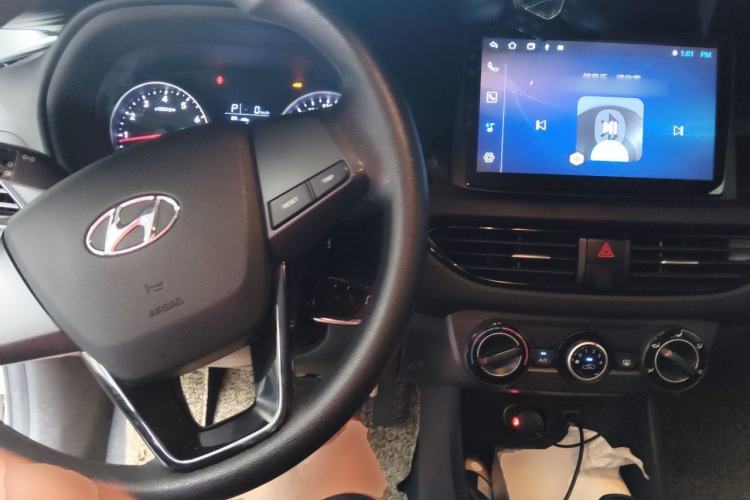 Used Hyundai Celesta 2020 1.6L Automatic GL Enjoyable Edition Center Console