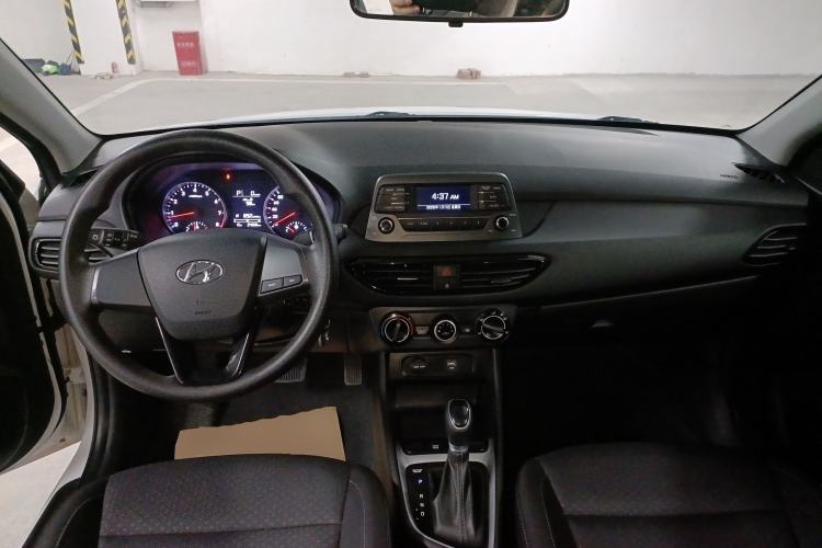 Used Hyundai Celesta 2020 1.6L Automatic GL Enjoyable Edition Center Console