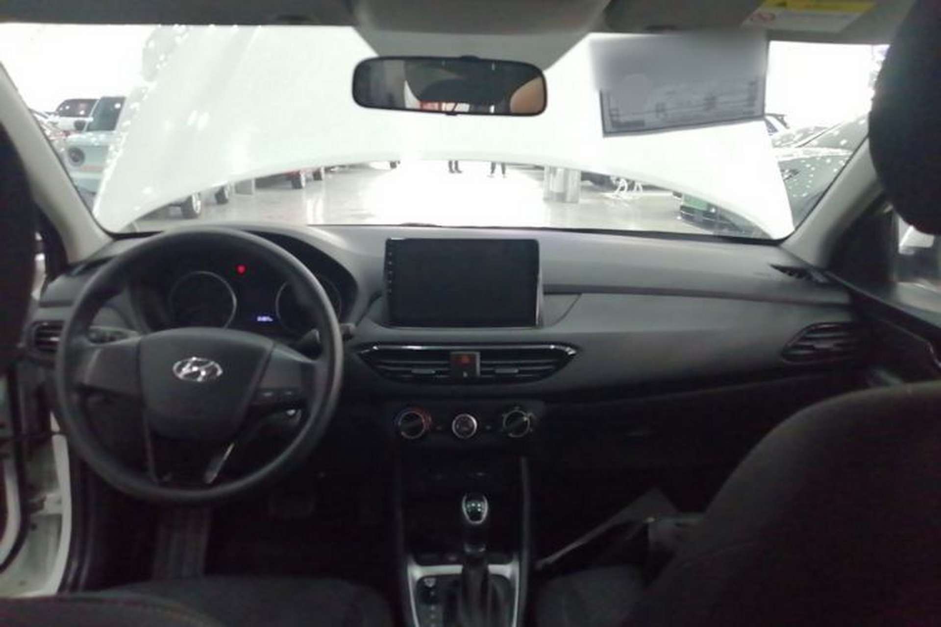 Used Hyundai Celesta 2020 1.6L Automatic GL Enjoyable Edition Center Console
