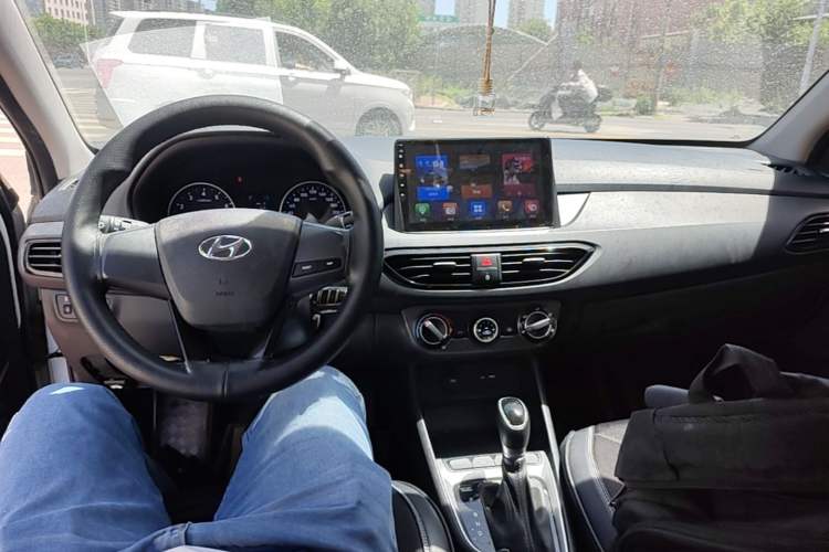 Used Hyundai Celesta 2020 1.6L Automatic GL Enjoyable Edition Center Console