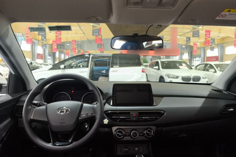 Used Hyundai Celesta 2020 1.6L Automatic GL Enjoyable Edition Center Console