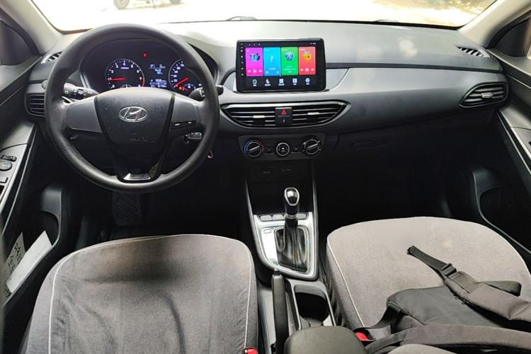Used Hyundai Celesta 2020 1.6L Automatic GL Enjoyable Edition Center Console